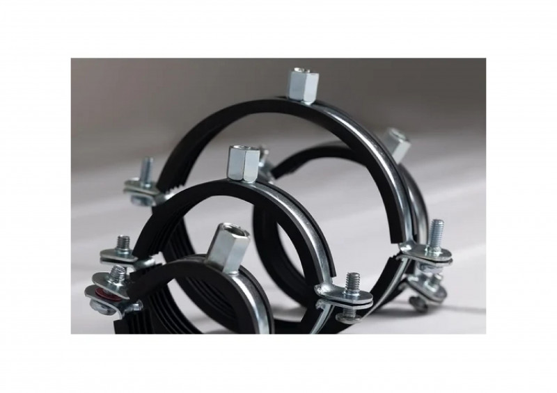 Хомут сантехнический с гайкой